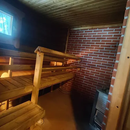 Kalliorinteen Moekit Lehtipirtti 木屋 Töysä