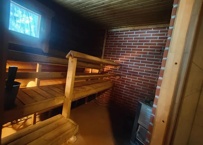 Kalliorinteen Moekit Lehtipirtti Шале Тёуся