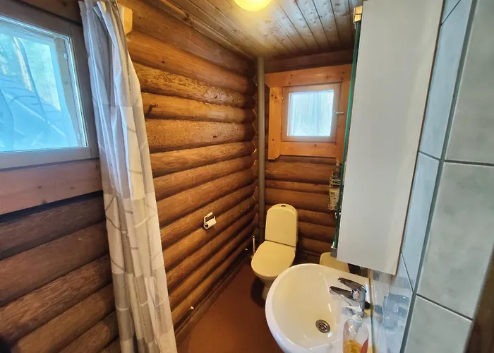 Kalliorinteen Moekit Lehtipirtti Шале Тёуся